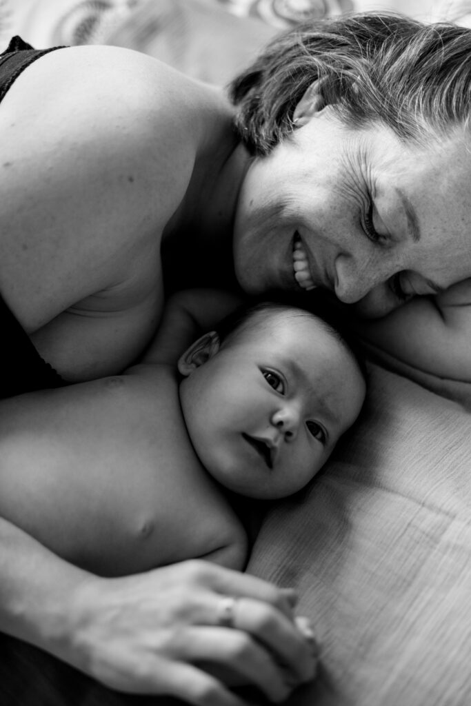 séance photo naissance - séance photo bébé à la maison besançon - amandine castioni fenix
