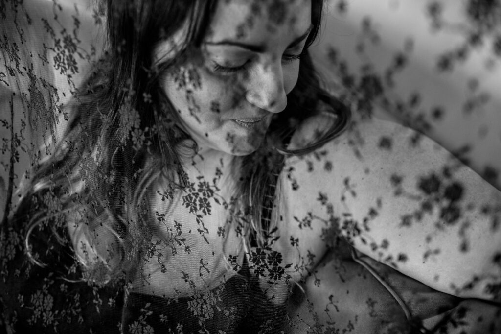 séance photo portrait thérapeutique - photographe portrait féminin besançon - amandine castioni
